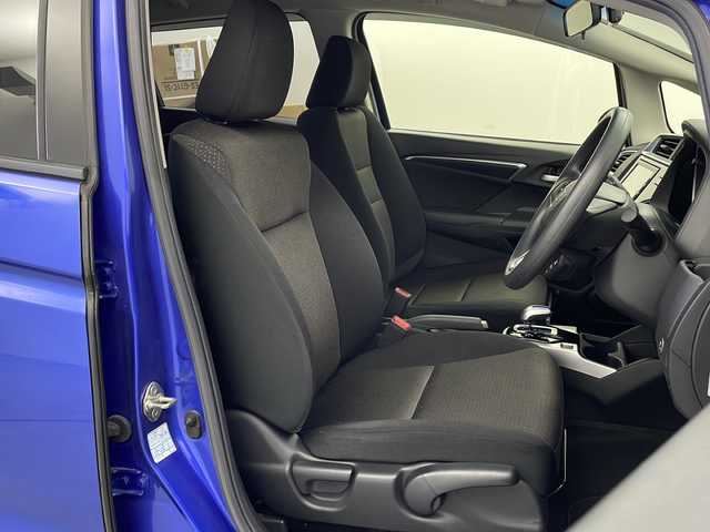 ホンダ フィット ハイブリット Fパッケージ 栃木県 2016(平28)年 3.4万km ブリリアントスポーティブルーメタリック2トーン 福祉車両/助手席回転シート/禁煙車/純正メモリーナビ/・ワンセグ/CD/Bluetooth/SD/USB/バックカメラ/ビルトインETC/前後ドライブレコーダー/オートライト/ステアリングスイッチ/電動格納ウインカーミラー/純正フロアマット/ドアバイザー/●純正ホイールカバー/●保証書/●取扱説明書