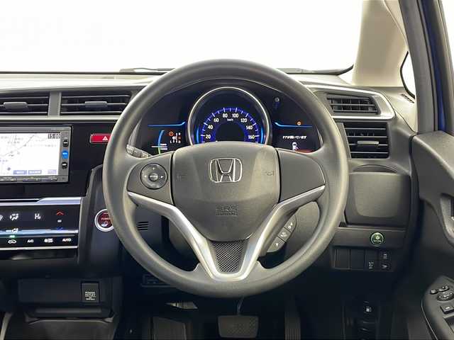 ホンダ フィット ハイブリット Fパッケージ 栃木県 2016(平28)年 3.4万km ブリリアントスポーティブルーメタリック2トーン 福祉車両/助手席回転シート/禁煙車/純正メモリーナビ/・ワンセグ/CD/Bluetooth/SD/USB/バックカメラ/ビルトインETC/前後ドライブレコーダー/オートライト/ステアリングスイッチ/電動格納ウインカーミラー/純正フロアマット/ドアバイザー/●純正ホイールカバー/●保証書/●取扱説明書