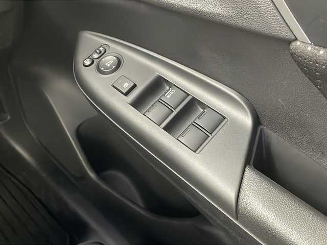 ホンダ フィット ハイブリット Fパッケージ 栃木県 2016(平28)年 3.4万km ブリリアントスポーティブルーメタリック2トーン 福祉車両/助手席回転シート/禁煙車/純正メモリーナビ/・ワンセグ/CD/Bluetooth/SD/USB/バックカメラ/ビルトインETC/前後ドライブレコーダー/オートライト/ステアリングスイッチ/電動格納ウインカーミラー/純正フロアマット/ドアバイザー/●純正ホイールカバー/●保証書/●取扱説明書