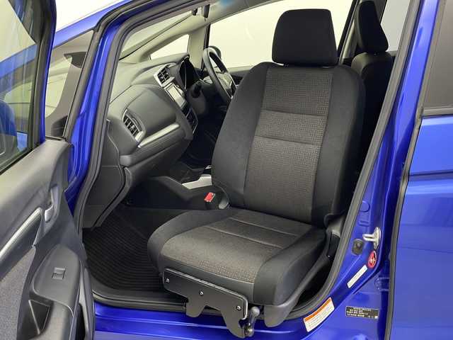 ホンダ フィット ハイブリット Fパッケージ 栃木県 2016(平28)年 3.4万km ブリリアントスポーティブルーメタリック2トーン 福祉車両/助手席回転シート/禁煙車/純正メモリーナビ/・ワンセグ/CD/Bluetooth/SD/USB/バックカメラ/ビルトインETC/前後ドライブレコーダー/オートライト/ステアリングスイッチ/電動格納ウインカーミラー/純正フロアマット/ドアバイザー/●純正ホイールカバー/●保証書/●取扱説明書