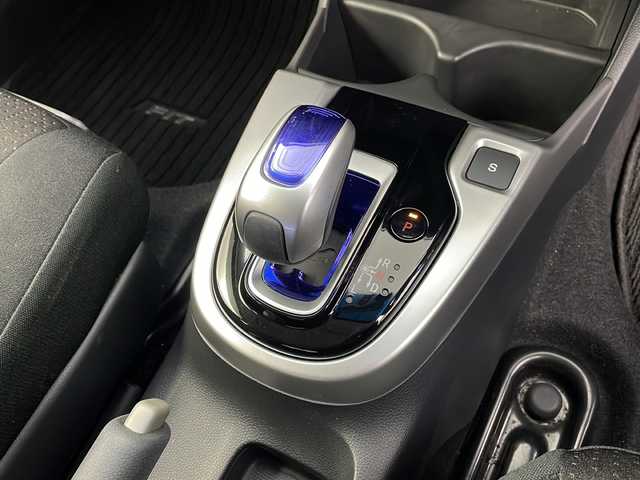 ホンダ フィット ハイブリット Fパッケージ 栃木県 2016(平28)年 3.4万km ブリリアントスポーティブルーメタリック2トーン 福祉車両/助手席回転シート/禁煙車/純正メモリーナビ/・ワンセグ/CD/Bluetooth/SD/USB/バックカメラ/ビルトインETC/前後ドライブレコーダー/オートライト/ステアリングスイッチ/電動格納ウインカーミラー/純正フロアマット/ドアバイザー/●純正ホイールカバー/●保証書/●取扱説明書