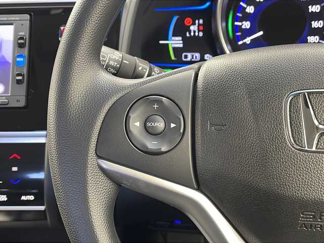 ホンダ フィット ハイブリット Fパッケージ 栃木県 2016(平28)年 3.4万km ブリリアントスポーティブルーメタリック2トーン 福祉車両/助手席回転シート/禁煙車/純正メモリーナビ/・ワンセグ/CD/Bluetooth/SD/USB/バックカメラ/ビルトインETC/前後ドライブレコーダー/オートライト/ステアリングスイッチ/電動格納ウインカーミラー/純正フロアマット/ドアバイザー/●純正ホイールカバー/●保証書/●取扱説明書