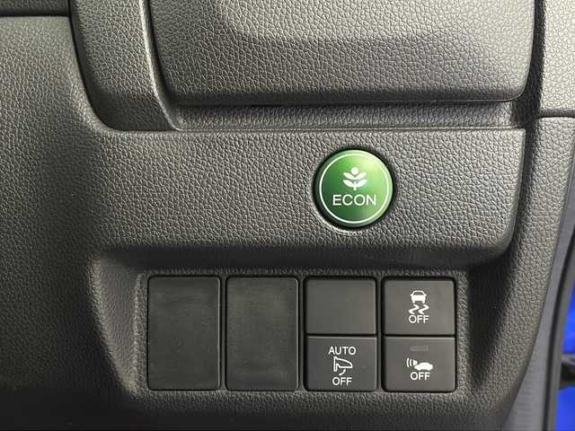 ホンダ フィット ハイブリット Fパッケージ 栃木県 2016(平28)年 3.4万km ブリリアントスポーティブルーメタリック2トーン 福祉車両/助手席回転シート/禁煙車/純正メモリーナビ/・ワンセグ/CD/Bluetooth/SD/USB/バックカメラ/ビルトインETC/前後ドライブレコーダー/オートライト/ステアリングスイッチ/電動格納ウインカーミラー/純正フロアマット/ドアバイザー/●純正ホイールカバー/●保証書/●取扱説明書