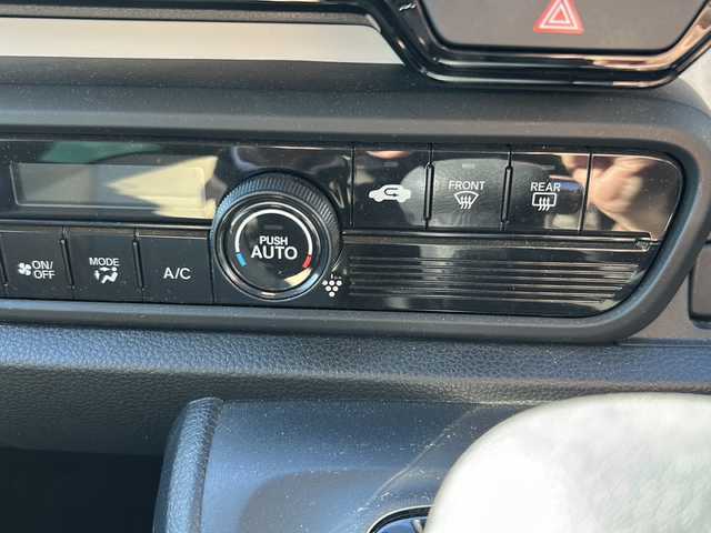 ホンダ Ｎ ＯＮＥ オリジナル 群馬県 2021(令3)年 2.2万km プラチナホワイトパール 純正ナビ、CD、Bluetooth/レーダークルーズコントロール/レーンキープアシスト/衝突軽減システム/コーナーセンサー/バックカメラ/LEDヘッドライト/ETC/バイザー/電動格納ドアミラー/カーテンエアバック/W＋サイドエアバック/純正フロアマット/ウィンカーミラー