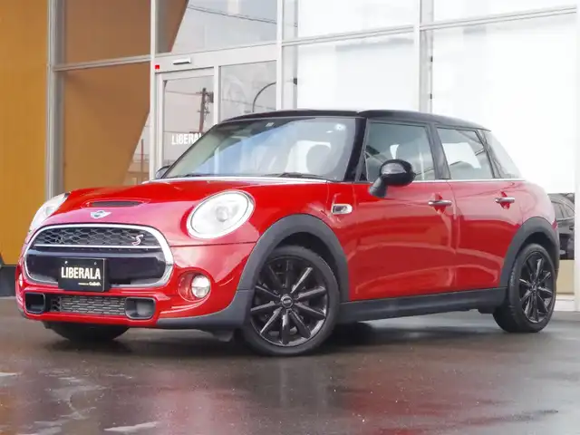 ＭＩＮＩ ミニ クーパー S 岐阜県 2017(平29)年 1.3万km 赤 ワンオーナー/ペッパーパッケージ/ドライビングアシストパッケージ/ＥＴＣ/パークディスタンスコントロール/ＪＣＷレザーステアリング/バックカメラ/ドラレコ/純正１７インチＡＷ/スマートキー