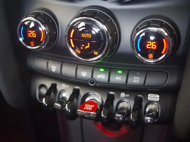 ＭＩＮＩ ミニ クーパー S 岐阜県 2017(平29)年 1.3万km 赤 ワンオーナー/ペッパーパッケージ/ドライビングアシストパッケージ/ＥＴＣ/パークディスタンスコントロール/ＪＣＷレザーステアリング/バックカメラ/ドラレコ/純正１７インチＡＷ/スマートキー