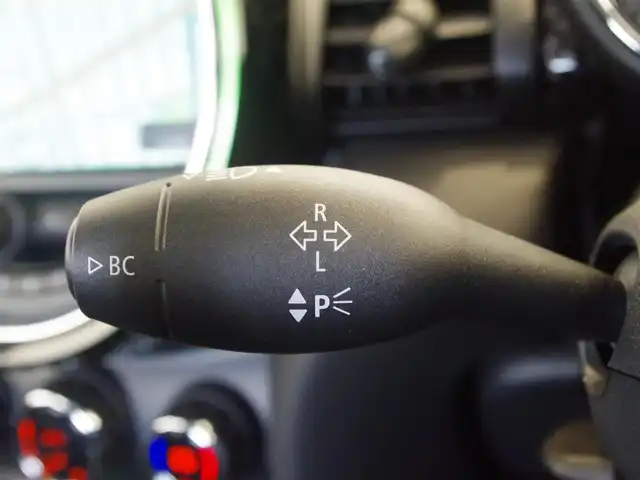 ＭＩＮＩ ミニ クーパー S 岐阜県 2017(平29)年 1.3万km 赤 ワンオーナー/ペッパーパッケージ/ドライビングアシストパッケージ/ＥＴＣ/パークディスタンスコントロール/ＪＣＷレザーステアリング/バックカメラ/ドラレコ/純正１７インチＡＷ/スマートキー