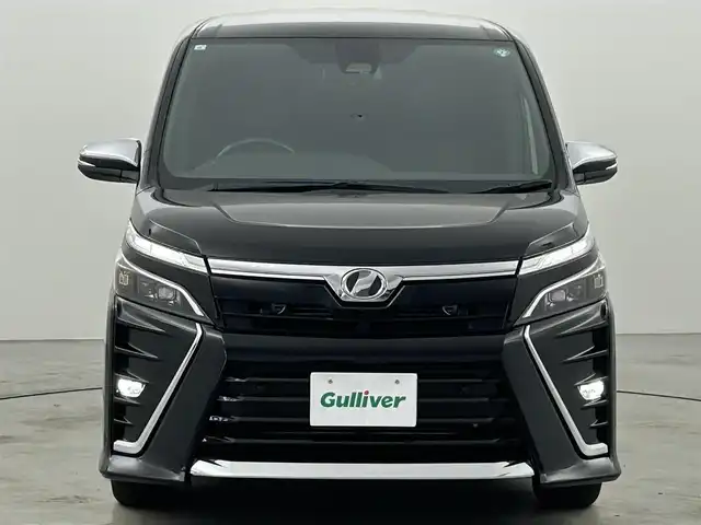 トヨタ ヴォクシー ZS 煌Ⅱ 福岡県 2019(令1)年 5.4万km ブラック 後席モニター　/純正９型ナビ（ＢＴ，フルセグＴＶ）　/バックカメラ/ＥＴＣ　/クルーズコントロール　/コーナーセンサー　/衝突軽減ブレーキ　/レーンキープ　/ＰＫＳＢ　/ＭＴモード付き　/両側電動スライドドア　/ＬＥＤ