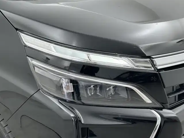 トヨタ ヴォクシー ZS 煌Ⅱ 福岡県 2019(令1)年 5.4万km ブラック 後席モニター　/純正９型ナビ（ＢＴ，フルセグＴＶ）　/バックカメラ/ＥＴＣ　/クルーズコントロール　/コーナーセンサー　/衝突軽減ブレーキ　/レーンキープ　/ＰＫＳＢ　/ＭＴモード付き　/両側電動スライドドア　/ＬＥＤ