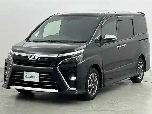 トヨタ ヴォクシー ZS 煌Ⅱ 福岡県 2019(令1)年 5.4万km ブラック 後席モニター　/純正９型ナビ（ＢＴ，フルセグＴＶ）　/バックカメラ/ＥＴＣ　/クルーズコントロール　/コーナーセンサー　/衝突軽減ブレーキ　/レーンキープ　/ＰＫＳＢ　/ＭＴモード付き　/両側電動スライドドア　/ＬＥＤ