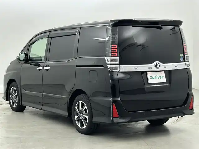 トヨタ ヴォクシー ZS 煌Ⅱ 福岡県 2019(令1)年 5.4万km ブラック 後席モニター　/純正９型ナビ（ＢＴ，フルセグＴＶ）　/バックカメラ/ＥＴＣ　/クルーズコントロール　/コーナーセンサー　/衝突軽減ブレーキ　/レーンキープ　/ＰＫＳＢ　/ＭＴモード付き　/両側電動スライドドア　/ＬＥＤ