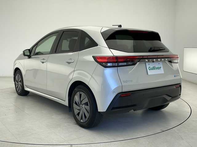 日産 ノート S 千葉県 2021(令3)年 4.2万km ブリリアントシルバー 禁煙車/アラウンドビューモニター/デジタルインテリジェントルームミラー/ブラインドスポットモニター/後側方支援/標識認識/ふらつき警報/後退時車両検知警報/オートブレーキホールド/電動パーキングブレーキ/オートハイビーム/オートライト/ドライブモード/社外ナビ/社外ETC/Bluetooth/CD/DVD/SD/AUX/Ipod/USB入力端子/USB充電端子/電動格納ミラー/ウインカーミラー/バニティミラー/プッシュスタート/取扱説明書