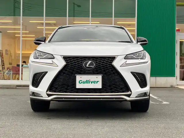 レクサス ＮＸ 300 Fスポーツ 静岡県 2018(平30)年 3.9万km ホワイトノーヴァガラスフレーク エンジンスタートボタン/パワーステアリング/パワーウィンドウ/取扱説明書/MTモード付AT/100V充電/アイドリングストップ/AAC/クルーズコントロール（追従走行：有）/USB入力端子/ビルトインETC2.0/全方位カメラ/純正SDナビ（フルセグTV、BT接続、AUX、CDチェンジャー）/電動リアゲート/D+N席パワーシート/D+N席シートヒーター/D+N席エアシート/ステアリングヒーター/社外フロアマット/純正アルミホイール/ABS/横滑り防止装置/レーンキープアシスト/オートライト/オートマチックハイビーム/前後コーナーセンサー/LEDヘッドライト/W+サイドエアバック/カーテンエアバック/衝突軽減システム