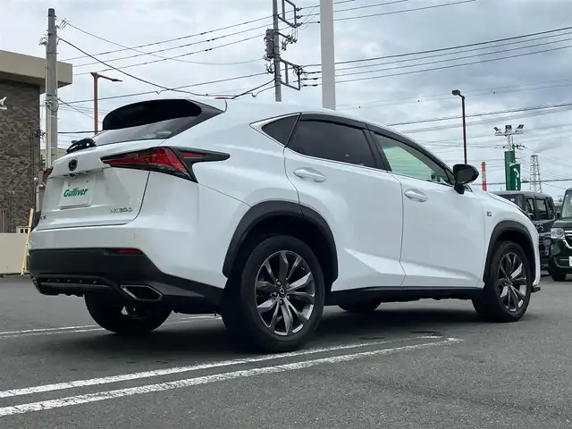 レクサス ＮＸ 300 Fスポーツ 静岡県 2018(平30)年 3.9万km ホワイトノーヴァガラスフレーク エンジンスタートボタン/パワーステアリング/パワーウィンドウ/取扱説明書/MTモード付AT/100V充電/アイドリングストップ/AAC/クルーズコントロール（追従走行：有）/USB入力端子/ビルトインETC2.0/全方位カメラ/純正SDナビ（フルセグTV、BT接続、AUX、CDチェンジャー）/電動リアゲート/D+N席パワーシート/D+N席シートヒーター/D+N席エアシート/ステアリングヒーター/社外フロアマット/純正アルミホイール/ABS/横滑り防止装置/レーンキープアシスト/オートライト/オートマチックハイビーム/前後コーナーセンサー/LEDヘッドライト/W+サイドエアバック/カーテンエアバック/衝突軽減システム