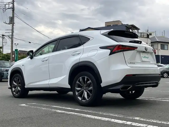レクサス ＮＸ 300 Fスポーツ 静岡県 2018(平30)年 3.9万km ホワイトノーヴァガラスフレーク エンジンスタートボタン/パワーステアリング/パワーウィンドウ/取扱説明書/MTモード付AT/100V充電/アイドリングストップ/AAC/クルーズコントロール（追従走行：有）/USB入力端子/ビルトインETC2.0/全方位カメラ/純正SDナビ（フルセグTV、BT接続、AUX、CDチェンジャー）/電動リアゲート/D+N席パワーシート/D+N席シートヒーター/D+N席エアシート/ステアリングヒーター/社外フロアマット/純正アルミホイール/ABS/横滑り防止装置/レーンキープアシスト/オートライト/オートマチックハイビーム/前後コーナーセンサー/LEDヘッドライト/W+サイドエアバック/カーテンエアバック/衝突軽減システム