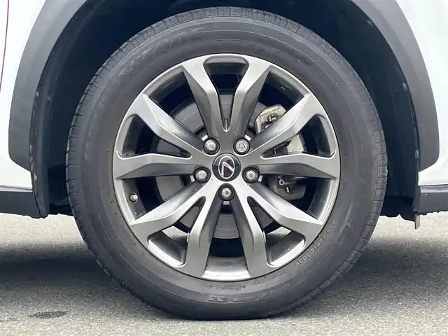 レクサス ＮＸ 300 Fスポーツ 静岡県 2018(平30)年 3.9万km ホワイトノーヴァガラスフレーク エンジンスタートボタン/パワーステアリング/パワーウィンドウ/取扱説明書/MTモード付AT/100V充電/アイドリングストップ/AAC/クルーズコントロール（追従走行：有）/USB入力端子/ビルトインETC2.0/全方位カメラ/純正SDナビ（フルセグTV、BT接続、AUX、CDチェンジャー）/電動リアゲート/D+N席パワーシート/D+N席シートヒーター/D+N席エアシート/ステアリングヒーター/社外フロアマット/純正アルミホイール/ABS/横滑り防止装置/レーンキープアシスト/オートライト/オートマチックハイビーム/前後コーナーセンサー/LEDヘッドライト/W+サイドエアバック/カーテンエアバック/衝突軽減システム