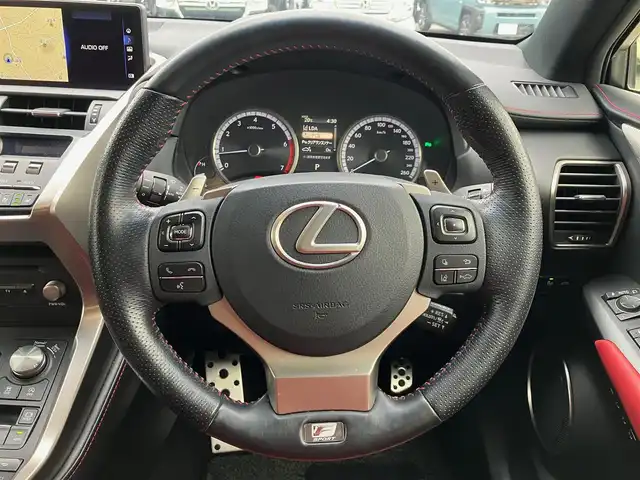 レクサス ＮＸ 300 Fスポーツ 静岡県 2018(平30)年 3.9万km ホワイトノーヴァガラスフレーク エンジンスタートボタン/パワーステアリング/パワーウィンドウ/取扱説明書/MTモード付AT/100V充電/アイドリングストップ/AAC/クルーズコントロール（追従走行：有）/USB入力端子/ビルトインETC2.0/全方位カメラ/純正SDナビ（フルセグTV、BT接続、AUX、CDチェンジャー）/電動リアゲート/D+N席パワーシート/D+N席シートヒーター/D+N席エアシート/ステアリングヒーター/社外フロアマット/純正アルミホイール/ABS/横滑り防止装置/レーンキープアシスト/オートライト/オートマチックハイビーム/前後コーナーセンサー/LEDヘッドライト/W+サイドエアバック/カーテンエアバック/衝突軽減システム