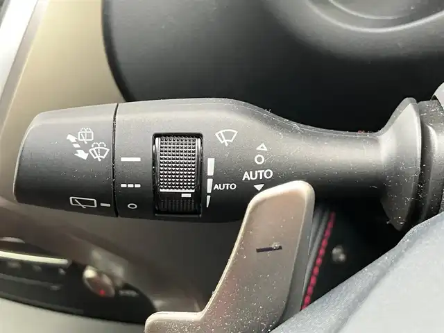 レクサス ＮＸ 300 Fスポーツ 静岡県 2018(平30)年 3.9万km ホワイトノーヴァガラスフレーク エンジンスタートボタン/パワーステアリング/パワーウィンドウ/取扱説明書/MTモード付AT/100V充電/アイドリングストップ/AAC/クルーズコントロール（追従走行：有）/USB入力端子/ビルトインETC2.0/全方位カメラ/純正SDナビ（フルセグTV、BT接続、AUX、CDチェンジャー）/電動リアゲート/D+N席パワーシート/D+N席シートヒーター/D+N席エアシート/ステアリングヒーター/社外フロアマット/純正アルミホイール/ABS/横滑り防止装置/レーンキープアシスト/オートライト/オートマチックハイビーム/前後コーナーセンサー/LEDヘッドライト/W+サイドエアバック/カーテンエアバック/衝突軽減システム