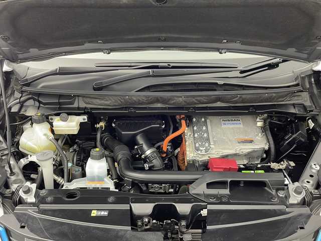 日産 セレナ e－パワー XV 千葉県 2022(令4)年 3.6万km ダークメタルグレー 禁煙車/社外ナビ　KENWOOD/Bluetooth　CD　AM/FM/バックカメラ/両側パワースライドドア/ETC/オートライト/クルーズコントロール/衝突軽減ブレーキ/コーナーセンサー/15インチ純正アルミホイール/純正フロアマット/ステアリングスイッチ/リア2.3列目ドリンクホルダー/USB入力端子/スペアキー/スマートキー/プッシュスタート
