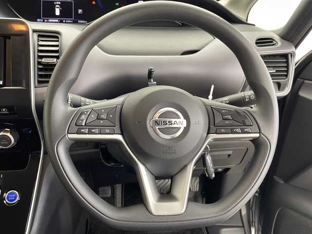 日産 セレナ e－パワー XV 千葉県 2022(令4)年 3.6万km ダークメタルグレー 禁煙車/社外ナビ　KENWOOD/Bluetooth　CD　AM/FM/バックカメラ/両側パワースライドドア/ETC/オートライト/クルーズコントロール/衝突軽減ブレーキ/コーナーセンサー/15インチ純正アルミホイール/純正フロアマット/ステアリングスイッチ/リア2.3列目ドリンクホルダー/USB入力端子/スペアキー/スマートキー/プッシュスタート