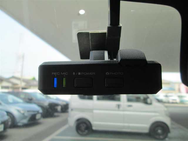 スズキ ソリオ バンディット HV MV 千葉県 2018(平30)年 4.5万km ピュアホワイトP 純正8型SDナビ、フルセグTV/全周囲カメラ/純正オーディオ【DVD/CD/BT/SD】/デュアルカメラブレーキサポート/両側パワースライドドア/LEDヘッドライト&LEDフォグランプ/レーダークルーズコントロール/車線逸脱防止警報装置/パドルシフト付き革巻きステアリング/ナビ連動ステアリングスイッチ/運転席シートヒーター/リアコーナーセンサー/革調シートカバー/前方ドライブレコーダー/ビルトインETC