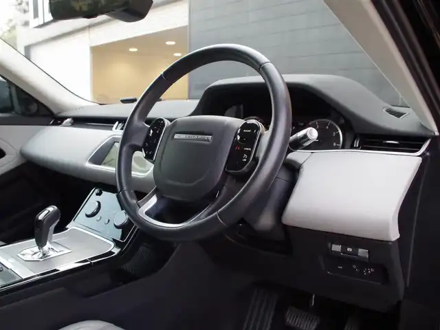 ランドローバー レンジローバーイヴォーク S 埼玉県 2021(令3)年 1.7万km 黒Ⅱ ホワイトレザーシート/アダプティブクルーズコントロール/マトリクスLED /CarPlay /ブラインドスポットモニター /コントラストルーフ /全周囲カメラ /純正ナビ /ドラレコ /ETC /デジタルインナーミラー /シートヒーター