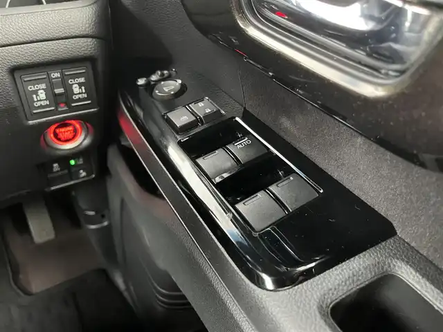 ホンダ Ｎ ＢＯＸ カスタム G L ホンダセンシング 高知県 2020(令2)年 5.4万km プラチナホワイトパール ホンダセンシング/純正ナビ/　Bluetooth/ワンセグ/　CD/DVD/AM/FM/バックカメラ/ドライブレコーダー/ビルトインETC/プッシュスタート/スマートキー/スペアキー/純正フロアマット/純正14インチアルミホイール/両側パワースライドドア/アイドリングストップ/ベンチシート/チップアップシート/カーテンエアバッグ/盗難防止装置
