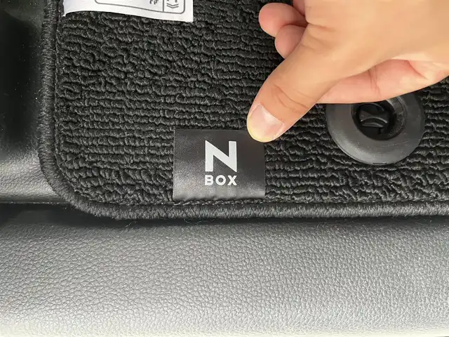 ホンダ Ｎ ＢＯＸ カスタム G L ホンダセンシング 高知県 2020(令2)年 5.4万km プラチナホワイトパール ホンダセンシング/純正ナビ/　Bluetooth/ワンセグ/　CD/DVD/AM/FM/バックカメラ/ドライブレコーダー/ビルトインETC/プッシュスタート/スマートキー/スペアキー/純正フロアマット/純正14インチアルミホイール/両側パワースライドドア/アイドリングストップ/ベンチシート/チップアップシート/カーテンエアバッグ/盗難防止装置
