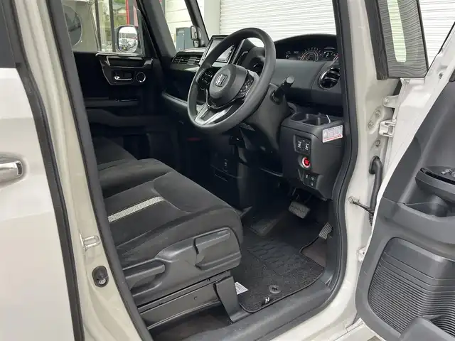 ホンダ Ｎ ＢＯＸ カスタム G L ホンダセンシング 高知県 2020(令2)年 5.4万km プラチナホワイトパール ホンダセンシング/純正ナビ/　Bluetooth/ワンセグ/　CD/DVD/AM/FM/バックカメラ/ドライブレコーダー/ビルトインETC/プッシュスタート/スマートキー/スペアキー/純正フロアマット/純正14インチアルミホイール/両側パワースライドドア/アイドリングストップ/ベンチシート/チップアップシート/カーテンエアバッグ/盗難防止装置
