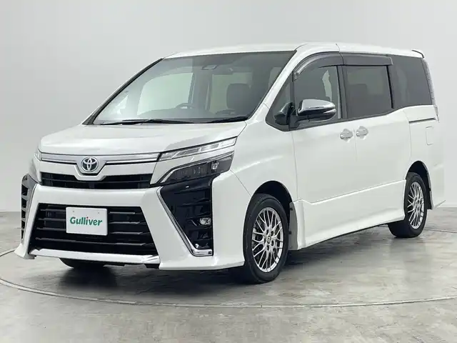 トヨタ ヴォクシー ハイブリッド ZS 煌Ⅲ 群馬県 2021(令3)年 8.4万km ホワイトパールクリスタルシャイン 純正１０型ナビ　バックカメラ　クルーズコントロール　シートヒーター　衝突被害軽減ブレーキ　車線逸脱警報　オートマチックハイビーム　前後ドライブレコーダー　クリアランスソナー　ＬＥＤ　ＥＴＣ　禁煙車