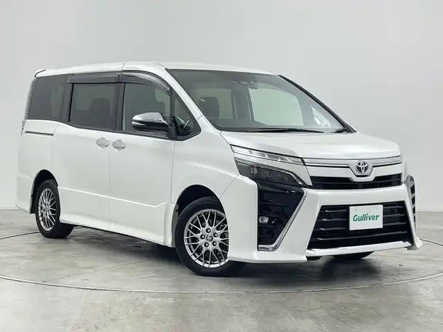 トヨタ ヴォクシー ハイブリッド ZS 煌Ⅲ 群馬県 2021(令3)年 8.4万km ホワイトパールクリスタルシャイン 純正１０型ナビ　バックカメラ　クルーズコントロール　シートヒーター　衝突被害軽減ブレーキ　車線逸脱警報　オートマチックハイビーム　前後ドライブレコーダー　クリアランスソナー　ＬＥＤ　ＥＴＣ　禁煙車