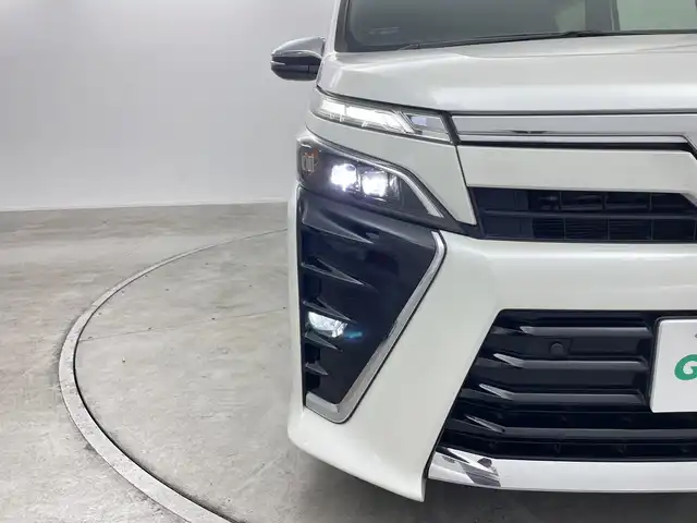 トヨタ ヴォクシー ハイブリッド ZS 煌Ⅲ 群馬県 2021(令3)年 8.4万km ホワイトパールクリスタルシャイン 純正１０型ナビ　バックカメラ　クルーズコントロール　シートヒーター　衝突被害軽減ブレーキ　車線逸脱警報　オートマチックハイビーム　前後ドライブレコーダー　クリアランスソナー　ＬＥＤ　ＥＴＣ　禁煙車