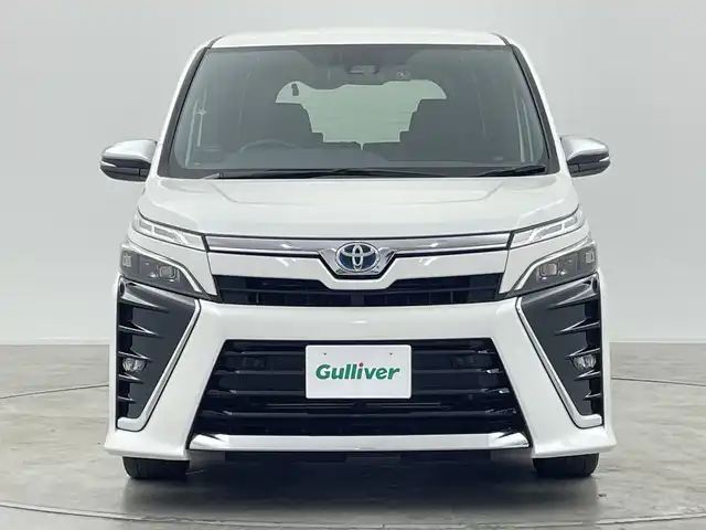 トヨタ ヴォクシー ハイブリッド ZS 煌Ⅲ 群馬県 2021(令3)年 8.4万km ホワイトパールクリスタルシャイン 純正１０型ナビ　バックカメラ　クルーズコントロール　シートヒーター　衝突被害軽減ブレーキ　車線逸脱警報　オートマチックハイビーム　前後ドライブレコーダー　クリアランスソナー　ＬＥＤ　ＥＴＣ　禁煙車