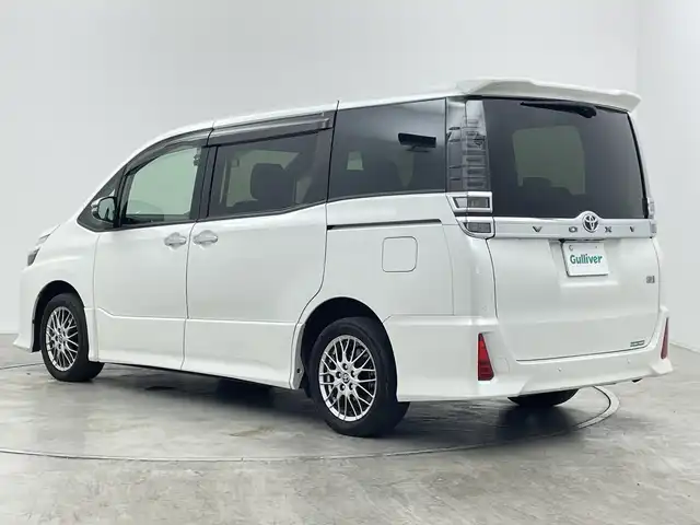 トヨタ ヴォクシー ハイブリッド ZS 煌Ⅲ 群馬県 2021(令3)年 8.4万km ホワイトパールクリスタルシャイン 純正１０型ナビ　バックカメラ　クルーズコントロール　シートヒーター　衝突被害軽減ブレーキ　車線逸脱警報　オートマチックハイビーム　前後ドライブレコーダー　クリアランスソナー　ＬＥＤ　ＥＴＣ　禁煙車