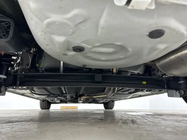 トヨタ シエンタ G クエロ 愛知県 2019(令1)年 3万km ホワイトパールクリスタルシャイン メーカーオプション/前席シートヒーター/ステアリングヒーター/パノラミックビューモニター/ステアリングスイッチ/標準装備/パナソニック9インチフローティングナビ/（フルセグTV/Bluetoot/DVD/CD/AM/FM）/トヨタセーフティセンス/・プリクラッシュセーフティ/・レーンディパーチャーアラート/・オートマチックハイビーム/ETC/デジタルインナーミラー/シートヒーター/ハーフレザーシート/両側パワースライドドア/LEDヘッドライト/フロントフォグランプ/ヘッドライトレベライザー/革巻きシフトノブ/スマートキー/純正フロアマット/プッシュスタート