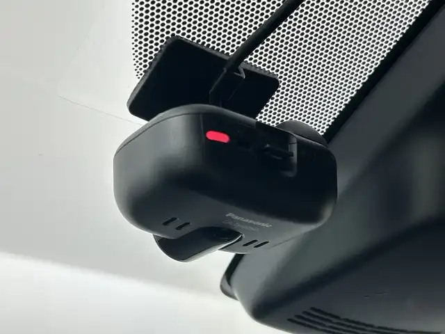 トヨタ シエンタ G クエロ 愛知県 2019(令1)年 3万km ホワイトパールクリスタルシャイン メーカーオプション/前席シートヒーター/ステアリングヒーター/パノラミックビューモニター/ステアリングスイッチ/標準装備/パナソニック9インチフローティングナビ/（フルセグTV/Bluetoot/DVD/CD/AM/FM）/トヨタセーフティセンス/・プリクラッシュセーフティ/・レーンディパーチャーアラート/・オートマチックハイビーム/ETC/デジタルインナーミラー/シートヒーター/ハーフレザーシート/両側パワースライドドア/LEDヘッドライト/フロントフォグランプ/ヘッドライトレベライザー/革巻きシフトノブ/スマートキー/純正フロアマット/プッシュスタート