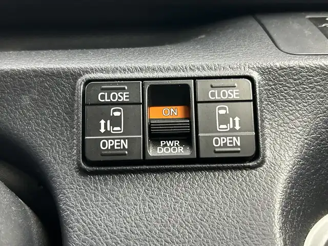 トヨタ シエンタ G クエロ 愛知県 2019(令1)年 3万km ホワイトパールクリスタルシャイン メーカーオプション/前席シートヒーター/ステアリングヒーター/パノラミックビューモニター/ステアリングスイッチ/標準装備/パナソニック9インチフローティングナビ/（フルセグTV/Bluetoot/DVD/CD/AM/FM）/トヨタセーフティセンス/・プリクラッシュセーフティ/・レーンディパーチャーアラート/・オートマチックハイビーム/ETC/デジタルインナーミラー/シートヒーター/ハーフレザーシート/両側パワースライドドア/LEDヘッドライト/フロントフォグランプ/ヘッドライトレベライザー/革巻きシフトノブ/スマートキー/純正フロアマット/プッシュスタート