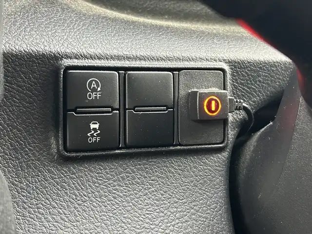 トヨタ シエンタ G クエロ 愛知県 2019(令1)年 3万km ホワイトパールクリスタルシャイン メーカーオプション/前席シートヒーター/ステアリングヒーター/パノラミックビューモニター/ステアリングスイッチ/標準装備/パナソニック9インチフローティングナビ/（フルセグTV/Bluetoot/DVD/CD/AM/FM）/トヨタセーフティセンス/・プリクラッシュセーフティ/・レーンディパーチャーアラート/・オートマチックハイビーム/ETC/デジタルインナーミラー/シートヒーター/ハーフレザーシート/両側パワースライドドア/LEDヘッドライト/フロントフォグランプ/ヘッドライトレベライザー/革巻きシフトノブ/スマートキー/純正フロアマット/プッシュスタート