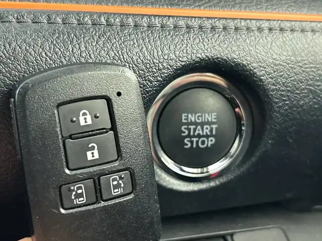 トヨタ シエンタ G クエロ 愛知県 2019(令1)年 3万km ホワイトパールクリスタルシャイン メーカーオプション/前席シートヒーター/ステアリングヒーター/パノラミックビューモニター/ステアリングスイッチ/標準装備/パナソニック9インチフローティングナビ/（フルセグTV/Bluetoot/DVD/CD/AM/FM）/トヨタセーフティセンス/・プリクラッシュセーフティ/・レーンディパーチャーアラート/・オートマチックハイビーム/ETC/デジタルインナーミラー/シートヒーター/ハーフレザーシート/両側パワースライドドア/LEDヘッドライト/フロントフォグランプ/ヘッドライトレベライザー/革巻きシフトノブ/スマートキー/純正フロアマット/プッシュスタート