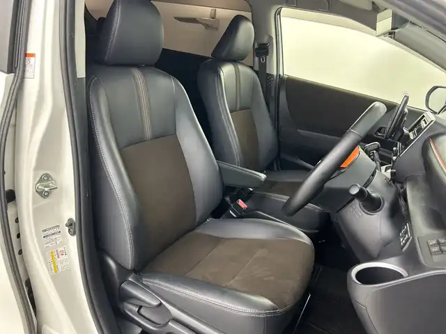トヨタ シエンタ G クエロ 愛知県 2019(令1)年 3万km ホワイトパールクリスタルシャイン メーカーオプション/前席シートヒーター/ステアリングヒーター/パノラミックビューモニター/ステアリングスイッチ/標準装備/パナソニック9インチフローティングナビ/（フルセグTV/Bluetoot/DVD/CD/AM/FM）/トヨタセーフティセンス/・プリクラッシュセーフティ/・レーンディパーチャーアラート/・オートマチックハイビーム/ETC/デジタルインナーミラー/シートヒーター/ハーフレザーシート/両側パワースライドドア/LEDヘッドライト/フロントフォグランプ/ヘッドライトレベライザー/革巻きシフトノブ/スマートキー/純正フロアマット/プッシュスタート