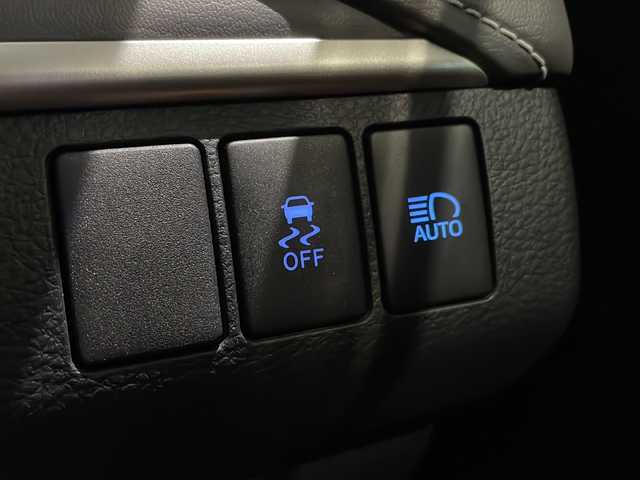 トヨタ ハリアー プレミアム スタイルアッシュ 山形県 2017(平29)年 13.1万km ホワイトパールクリスタルシャイン ALPAINE9インチナビ CD DVD フルセグ BT/バックカメラ/ウッドコンビステアリング　/ウルトラスエードハーフレザーシート/パワーシート（前席）/シートヒーター（前席）/レーダーークルーズコントロール/プリクラッシュセーフティ/パワーバックドア/LEDライト/オートライト/電動テレスコピック/ビルトインETC/快適温熱シート/スマートキー２個