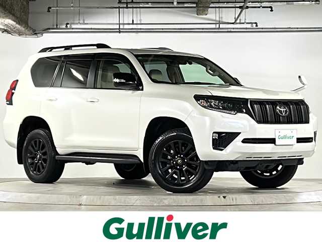 トヨタ ランドクルーザー プラド TX Lパッケージ マットブラED 広島県 2023(令5)年 4.4万km ホワイトパールクリスタルシャイン 禁煙車/７人乗/ブラックルーフレール/ムーンルーフ/トヨタセーフティセンス/・プリクラッシュセーフティ/・レーンディパーチャーアラート/・レーントレーシングアシスト/・オートマチックハイビーム/・RSA/・先行車発進告知/クリアランスソナー/純正９型ナビ（NSZT-Y68T）/・フルセグTV/CD/DVD/Bluetooth/HDMI/USB/バックカメラ/革巻きステアリング/ステアリングスイッチ/オートライト/ヘッドランプウォッシャー/LEDヘッドライト/フォグランプ/レザーシート/シートヒーター/ベンチレーション/パワーシート/前ドライブレコーダー（DRT-H68A）/ETC/純正ドアバイザー/フロアマット