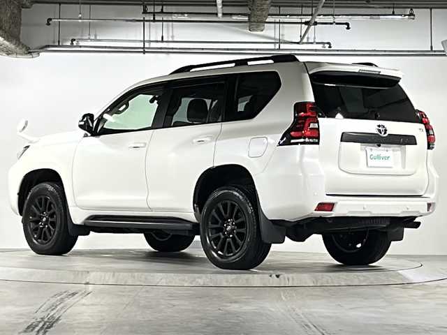 トヨタ ランドクルーザー プラド TX Lパッケージ マットブラED 広島県 2023(令5)年 4.4万km ホワイトパールクリスタルシャイン 禁煙車/７人乗/ブラックルーフレール/ムーンルーフ/トヨタセーフティセンス/・プリクラッシュセーフティ/・レーンディパーチャーアラート/・レーントレーシングアシスト/・オートマチックハイビーム/・RSA/・先行車発進告知/クリアランスソナー/純正９型ナビ（NSZT-Y68T）/・フルセグTV/CD/DVD/Bluetooth/HDMI/USB/バックカメラ/革巻きステアリング/ステアリングスイッチ/オートライト/ヘッドランプウォッシャー/LEDヘッドライト/フォグランプ/レザーシート/シートヒーター/ベンチレーション/パワーシート/前ドライブレコーダー（DRT-H68A）/ETC/純正ドアバイザー/フロアマット