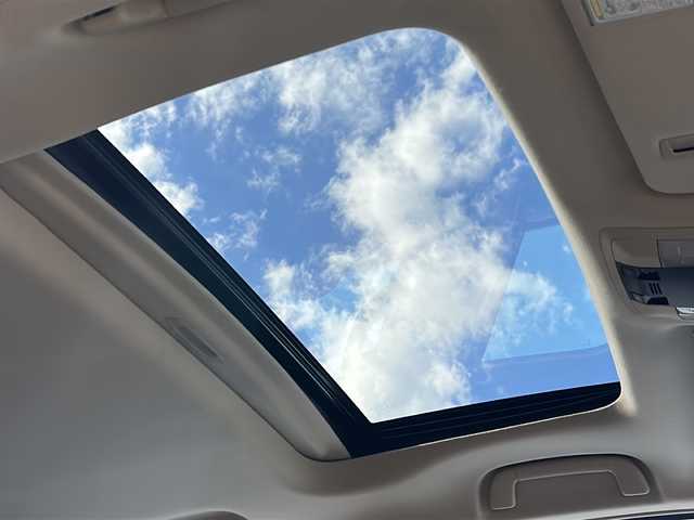 トヨタ ランドクルーザー プラド TX Lパッケージ マットブラED 広島県 2023(令5)年 4.4万km ホワイトパールクリスタルシャイン 禁煙車/７人乗/ブラックルーフレール/ムーンルーフ/トヨタセーフティセンス/・プリクラッシュセーフティ/・レーンディパーチャーアラート/・レーントレーシングアシスト/・オートマチックハイビーム/・RSA/・先行車発進告知/クリアランスソナー/純正９型ナビ（NSZT-Y68T）/・フルセグTV/CD/DVD/Bluetooth/HDMI/USB/バックカメラ/革巻きステアリング/ステアリングスイッチ/オートライト/ヘッドランプウォッシャー/LEDヘッドライト/フォグランプ/レザーシート/シートヒーター/ベンチレーション/パワーシート/前ドライブレコーダー（DRT-H68A）/ETC/純正ドアバイザー/フロアマット