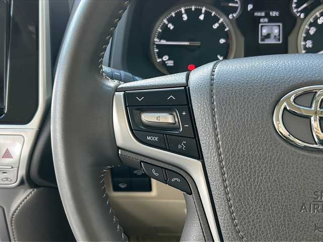トヨタ ランドクルーザー プラド TX Lパッケージ マットブラED 広島県 2023(令5)年 4.4万km ホワイトパールクリスタルシャイン 禁煙車/７人乗/ブラックルーフレール/ムーンルーフ/トヨタセーフティセンス/・プリクラッシュセーフティ/・レーンディパーチャーアラート/・レーントレーシングアシスト/・オートマチックハイビーム/・RSA/・先行車発進告知/クリアランスソナー/純正９型ナビ（NSZT-Y68T）/・フルセグTV/CD/DVD/Bluetooth/HDMI/USB/バックカメラ/革巻きステアリング/ステアリングスイッチ/オートライト/ヘッドランプウォッシャー/LEDヘッドライト/フォグランプ/レザーシート/シートヒーター/ベンチレーション/パワーシート/前ドライブレコーダー（DRT-H68A）/ETC/純正ドアバイザー/フロアマット