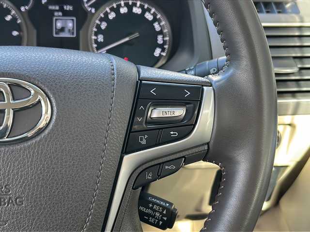 トヨタ ランドクルーザー プラド TX Lパッケージ マットブラED 広島県 2023(令5)年 4.4万km ホワイトパールクリスタルシャイン 禁煙車/７人乗/ブラックルーフレール/ムーンルーフ/トヨタセーフティセンス/・プリクラッシュセーフティ/・レーンディパーチャーアラート/・レーントレーシングアシスト/・オートマチックハイビーム/・RSA/・先行車発進告知/クリアランスソナー/純正９型ナビ（NSZT-Y68T）/・フルセグTV/CD/DVD/Bluetooth/HDMI/USB/バックカメラ/革巻きステアリング/ステアリングスイッチ/オートライト/ヘッドランプウォッシャー/LEDヘッドライト/フォグランプ/レザーシート/シートヒーター/ベンチレーション/パワーシート/前ドライブレコーダー（DRT-H68A）/ETC/純正ドアバイザー/フロアマット