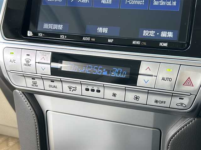 トヨタ ランドクルーザー プラド TX Lパッケージ マットブラED 広島県 2023(令5)年 4.4万km ホワイトパールクリスタルシャイン 禁煙車/７人乗/ブラックルーフレール/ムーンルーフ/トヨタセーフティセンス/・プリクラッシュセーフティ/・レーンディパーチャーアラート/・レーントレーシングアシスト/・オートマチックハイビーム/・RSA/・先行車発進告知/クリアランスソナー/純正９型ナビ（NSZT-Y68T）/・フルセグTV/CD/DVD/Bluetooth/HDMI/USB/バックカメラ/革巻きステアリング/ステアリングスイッチ/オートライト/ヘッドランプウォッシャー/LEDヘッドライト/フォグランプ/レザーシート/シートヒーター/ベンチレーション/パワーシート/前ドライブレコーダー（DRT-H68A）/ETC/純正ドアバイザー/フロアマット