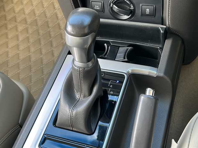 トヨタ ランドクルーザー プラド TX Lパッケージ マットブラED 広島県 2023(令5)年 4.4万km ホワイトパールクリスタルシャイン 禁煙車/７人乗/ブラックルーフレール/ムーンルーフ/トヨタセーフティセンス/・プリクラッシュセーフティ/・レーンディパーチャーアラート/・レーントレーシングアシスト/・オートマチックハイビーム/・RSA/・先行車発進告知/クリアランスソナー/純正９型ナビ（NSZT-Y68T）/・フルセグTV/CD/DVD/Bluetooth/HDMI/USB/バックカメラ/革巻きステアリング/ステアリングスイッチ/オートライト/ヘッドランプウォッシャー/LEDヘッドライト/フォグランプ/レザーシート/シートヒーター/ベンチレーション/パワーシート/前ドライブレコーダー（DRT-H68A）/ETC/純正ドアバイザー/フロアマット