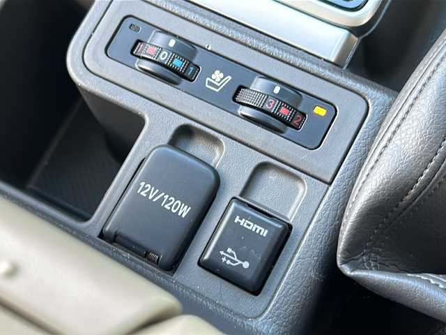 トヨタ ランドクルーザー プラド TX Lパッケージ マットブラED 広島県 2023(令5)年 4.4万km ホワイトパールクリスタルシャイン 禁煙車/７人乗/ブラックルーフレール/ムーンルーフ/トヨタセーフティセンス/・プリクラッシュセーフティ/・レーンディパーチャーアラート/・レーントレーシングアシスト/・オートマチックハイビーム/・RSA/・先行車発進告知/クリアランスソナー/純正９型ナビ（NSZT-Y68T）/・フルセグTV/CD/DVD/Bluetooth/HDMI/USB/バックカメラ/革巻きステアリング/ステアリングスイッチ/オートライト/ヘッドランプウォッシャー/LEDヘッドライト/フォグランプ/レザーシート/シートヒーター/ベンチレーション/パワーシート/前ドライブレコーダー（DRT-H68A）/ETC/純正ドアバイザー/フロアマット