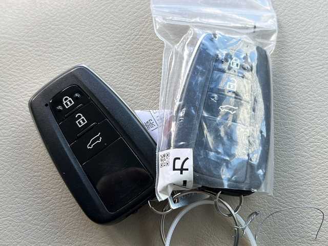 トヨタ ランドクルーザー プラド TX Lパッケージ マットブラED 広島県 2023(令5)年 4.4万km ホワイトパールクリスタルシャイン 禁煙車/７人乗/ブラックルーフレール/ムーンルーフ/トヨタセーフティセンス/・プリクラッシュセーフティ/・レーンディパーチャーアラート/・レーントレーシングアシスト/・オートマチックハイビーム/・RSA/・先行車発進告知/クリアランスソナー/純正９型ナビ（NSZT-Y68T）/・フルセグTV/CD/DVD/Bluetooth/HDMI/USB/バックカメラ/革巻きステアリング/ステアリングスイッチ/オートライト/ヘッドランプウォッシャー/LEDヘッドライト/フォグランプ/レザーシート/シートヒーター/ベンチレーション/パワーシート/前ドライブレコーダー（DRT-H68A）/ETC/純正ドアバイザー/フロアマット